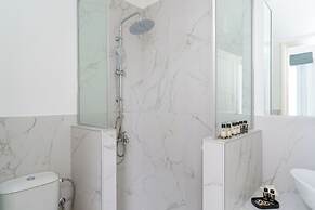 Mr & Mrs White Paros