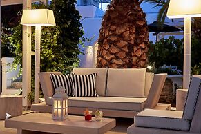 Mr & Mrs White Paros