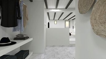 Mr & Mrs White Paros