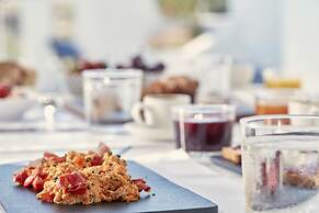 Mr & Mrs White Paros