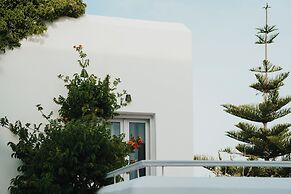 Mr & Mrs White Paros