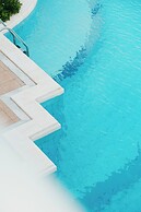 Mr & Mrs White Paros