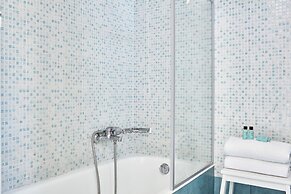 Mr & Mrs White Paros