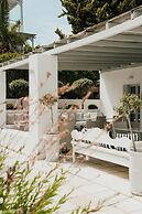 Mr & Mrs White Paros