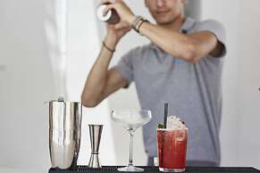 Mr & Mrs White Paros