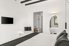 Mr & Mrs White Paros