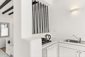 Mr & Mrs White Paros