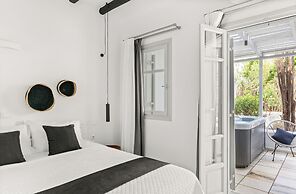 Mr & Mrs White Paros