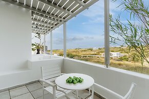 Mr & Mrs White Paros