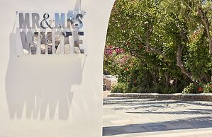 Mr & Mrs White Paros