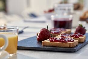 Mr & Mrs White Paros