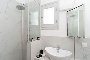 Mr & Mrs White Paros