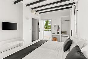 Mr & Mrs White Paros