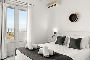 Mr & Mrs White Paros