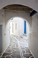 Mr & Mrs White Paros