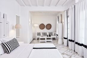 Mr & Mrs White Paros