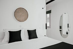 Mr & Mrs White Paros