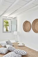 Mr & Mrs White Paros