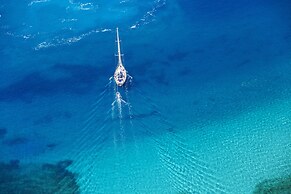 Mr & Mrs White Paros