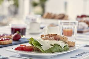 Mr & Mrs White Paros