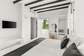 Mr & Mrs White Paros