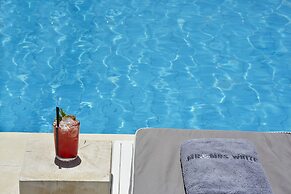 Mr & Mrs White Paros