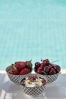 Mr & Mrs White Paros