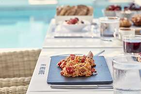 Mr & Mrs White Paros