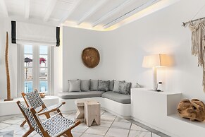 Mr & Mrs White Paros