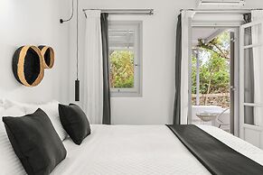 Mr & Mrs White Paros