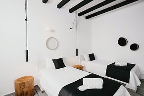 Mr & Mrs White Paros