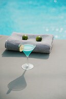 Mr & Mrs White Paros