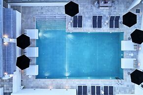 Mr & Mrs White Paros