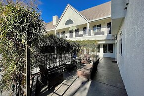 Aggie Inn, an Ascend Collection Hotel
