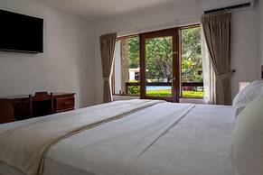 Fuego del Sol Beachfront Hotel