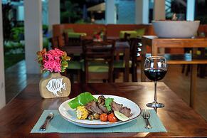 Fuego del Sol Beachfront Hotel