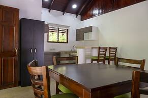 Fuego del Sol Beachfront Hotel