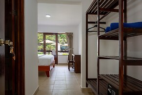 Fuego del Sol Beachfront Hotel