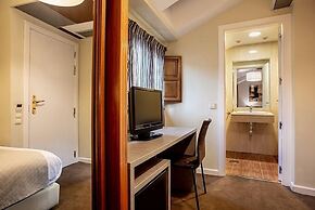 Ikonik Plaza Mercado