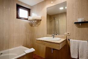 Ikonik Plaza Mercado