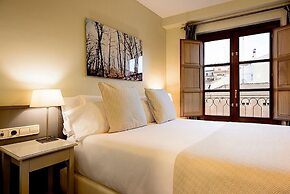 Ikonik Plaza Mercado