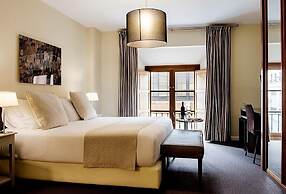 Ikonik Plaza Mercado