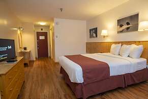 Canadas Best Value Inn River View Hotel