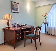 Alexandrovsky Garden Hotel