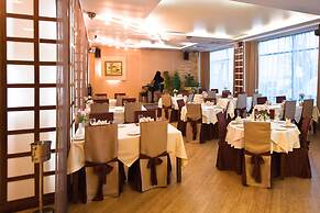 Alexandrovsky Garden Hotel