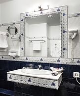 Alexandrovsky Garden Hotel