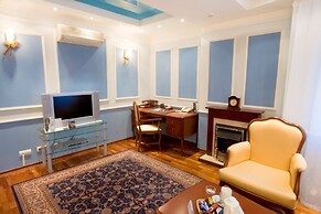 Alexandrovsky Garden Hotel