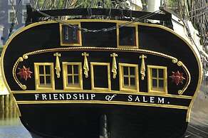 Salem Waterfront Hotel & Suites