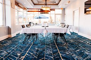 Salem Waterfront Hotel & Suites