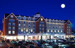 Salem Waterfront Hotel & Suites